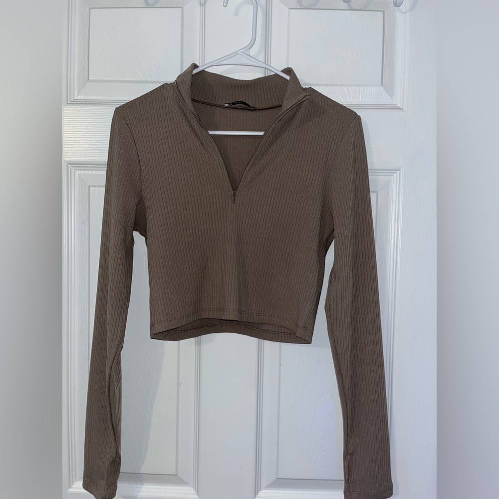 Long sleeve crop top
